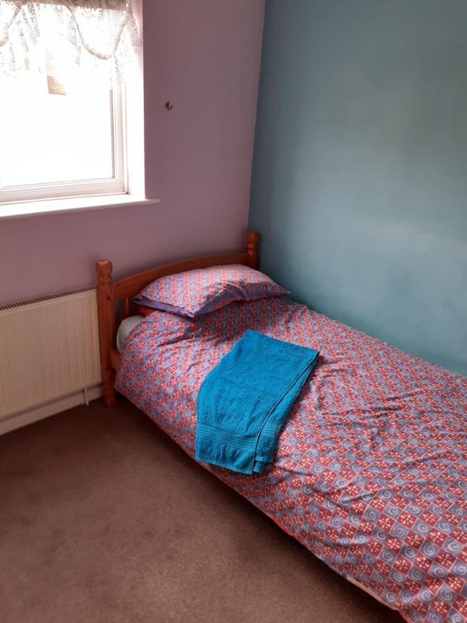 Home From Home Single Or Double Room Netflix Or Virgin Tv Wifi & Free Parking Poole Bagian luar foto